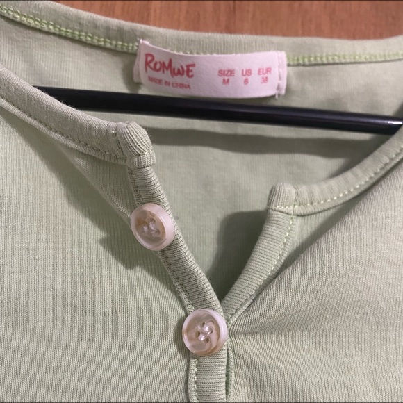 Green ROMWE crop top. Size Medium. - Picture 4 of 4